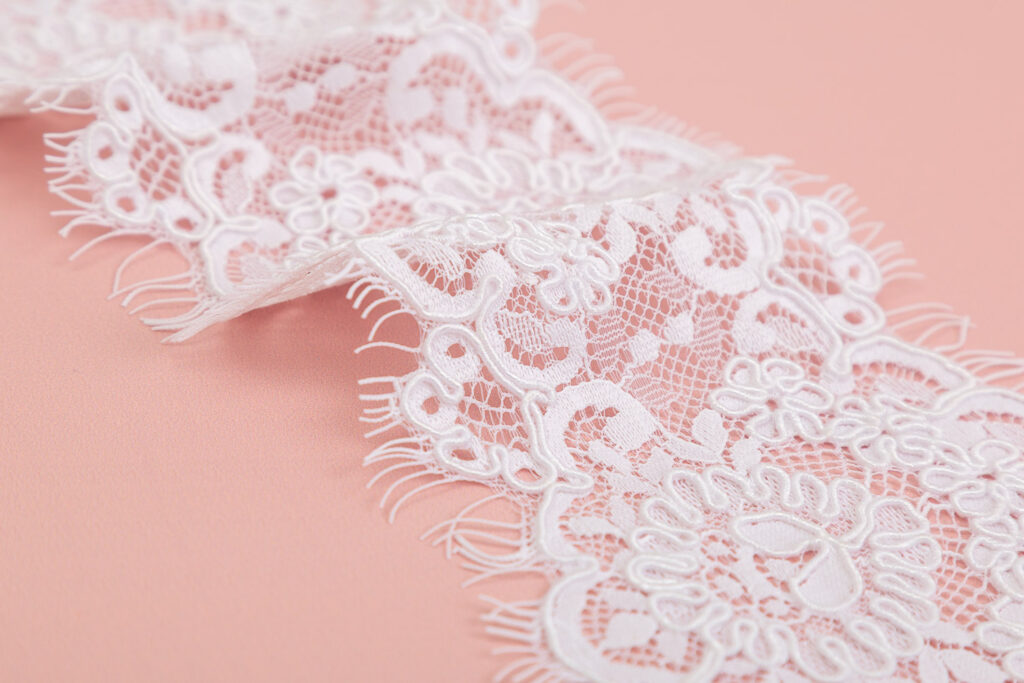 Entremeio Perlê com Sutache